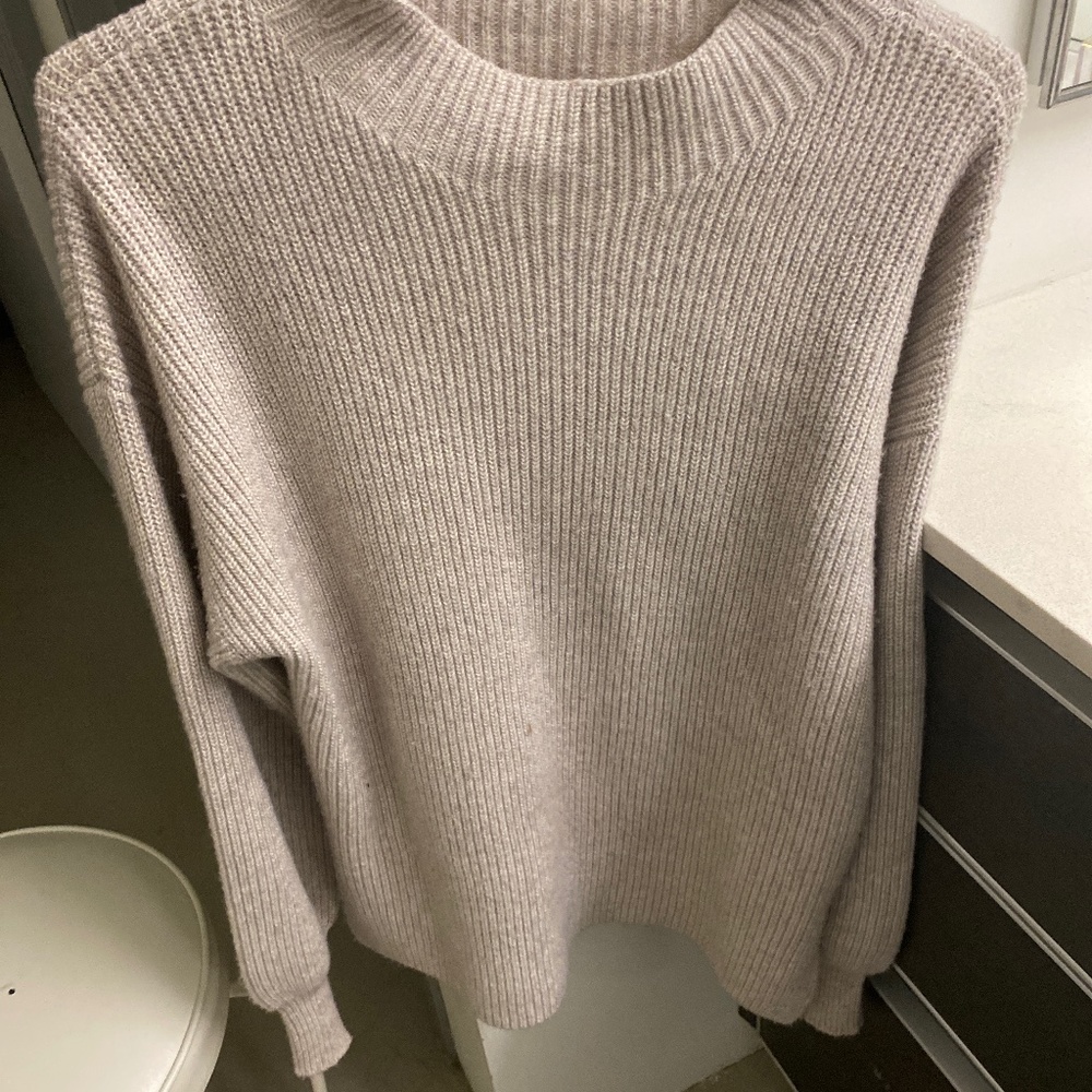 Gap sweater